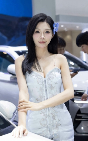 L1264-74P苏州车展-比亚迪展台小石头小玉欧尼等三美车模 10P