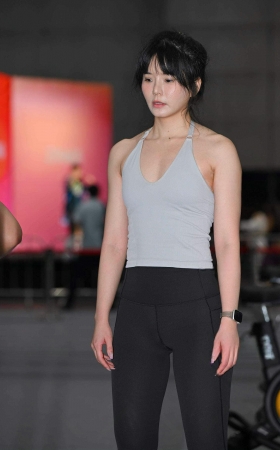 2659-3-166√紧身裤美臀小姐姐-假如是你女友喜欢吧 12P