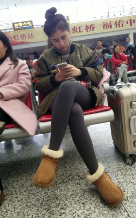 地铁女孩