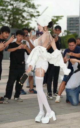 长筒白丝~ [20P]