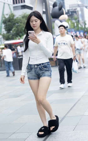 2589-16=43 白皙高挑热裤小妹 8P