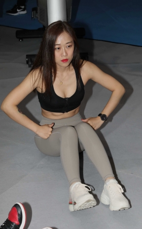 健身教练做运动 [29P]