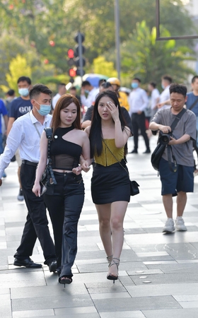 很有骨韵味儿的姑娘