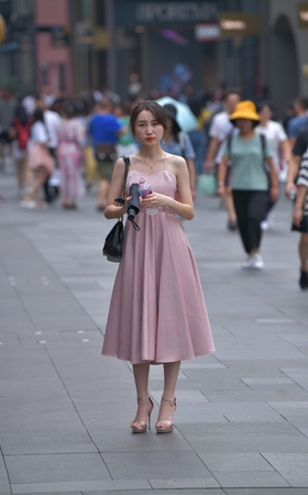 美背高跟美女