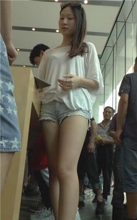 街拍时尚气质美丽大方女孩 [348 MB]
