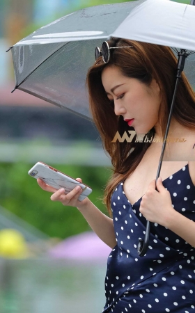 等待中的美少妇 [25P]