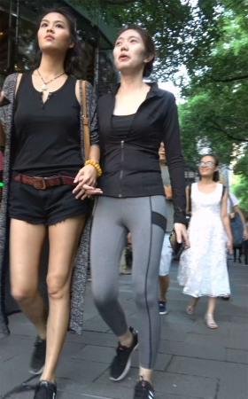 灰色紧身弹力裤小清新美女