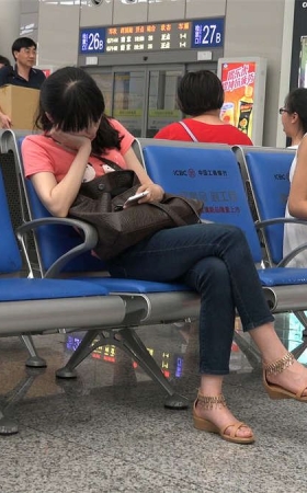 一看就是清纯女生未经修饰的精美素足