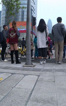 超短热裤圆美腿大美妞