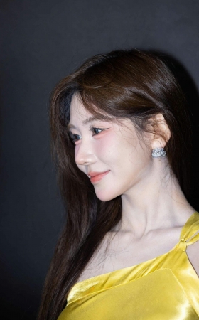 LB152-119P 上海时装周-拥有四百多万粉丝的大网红刘世妍 9P