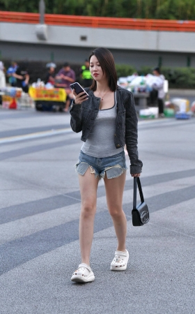 热裤妹纸 [22P]