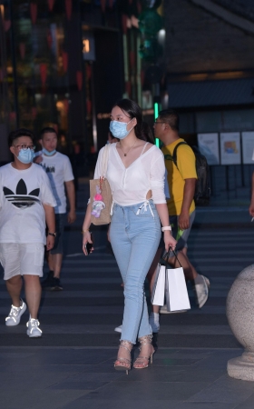 紧牛小姐姐 [14P]