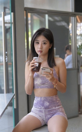 一只麋鹿摄影作品  紫粉扎染紧身短裤美眉 [648P-12.3GB]