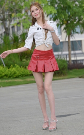 红裙长腿 [21P]