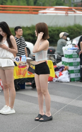 清凉热裤三姐妹 [22P]