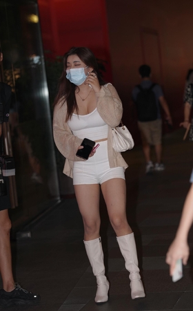 肉感美眉