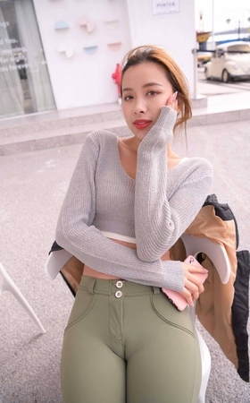魂魂摄影作品●绿色紧身蜜桃裤长腿美女【套图+视频】 [10P]