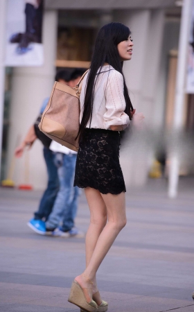 短裙，美腿，厚底凉拖 [11P]