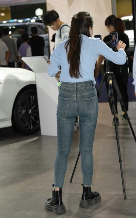 2469-54=44√又见她，紧身牛仔裤女主播 8P