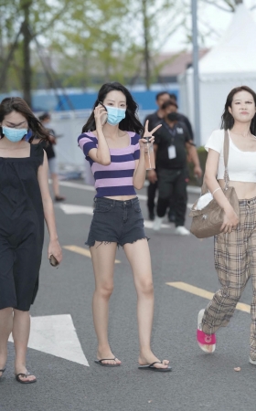 街拍打电话的人字拖小姐姐 [15P]