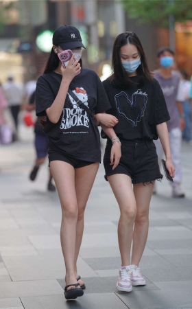 清秀美丽姐妹