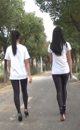 两位美臀皮裤模拍美女 [635 MB]