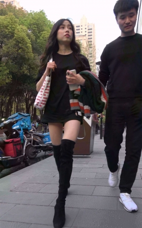 黑色长靴性感美腿姑娘
