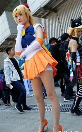 4k超清画质！橙色小短裙扮可爱的cosplay小姐姐