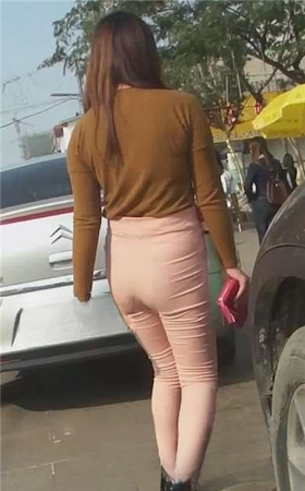街拍极品粉色紧身裤丰满肉臀高跟美少F [1.49 GB]