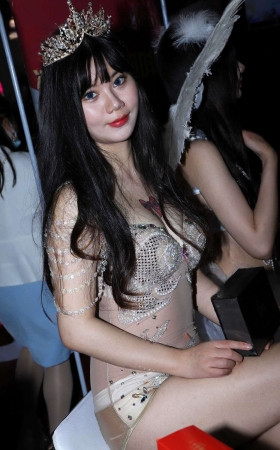 端坐的产品展示 [23P]