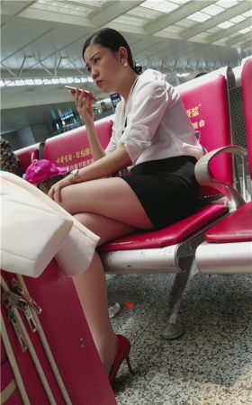 丰腴的黑裙美妇