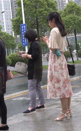 长裙，凉高跟，美足美女