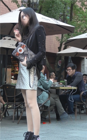 非常漂亮的银裙小姐姐