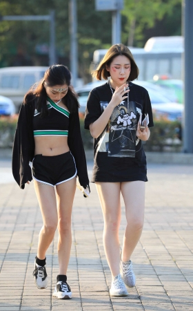 我更喜欢右边微胖的 你呢 [16P]
