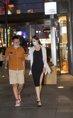 高挑美眉