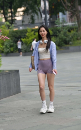 街拍甜美的紧致热裤女孩 [21P]
