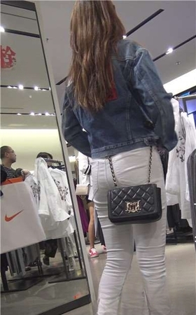 4k-极品紧身白姐妹淘服装店试衣服（中）[5.94 GB]
