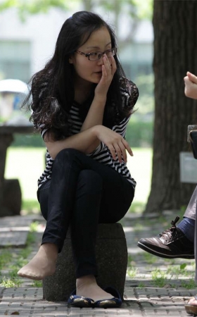No469 清秀女孩的放松坐姿