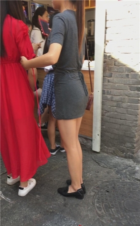连体灰裙妹子