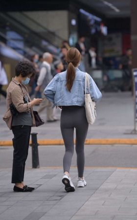 街拍紧身瑜伽裤小姐姐 [22P]