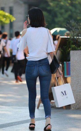 阳光下的 紧牛铅笔裤 MM [18P]