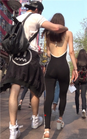 漂亮的国外连体衣小姐姐