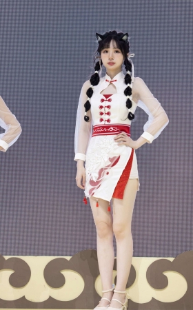 可爱甜美猫女郎