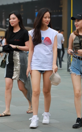 她简单得来又性感迷人 [15P]