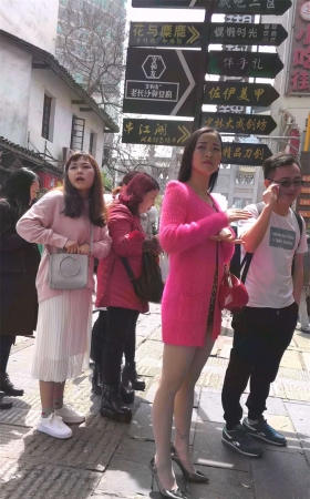 阳光下的肉丝大腿美腿