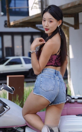 牛仔热裤美女MJ3376