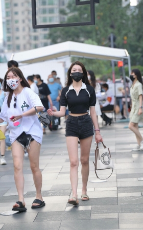 街拍热裤姐妹 [19P]