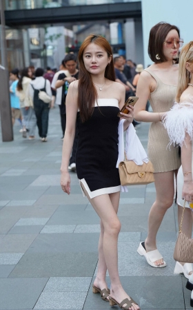 偶遇在拍照合影的美腿姊妹 【图片➕视频】 [20P]