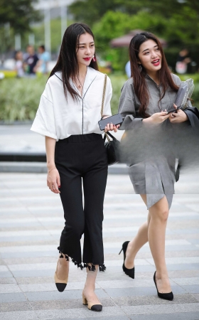 据说男人都喜欢微胖的女生 [17P]