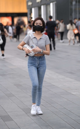 街拍短发紧牛小姐姐 [22P]